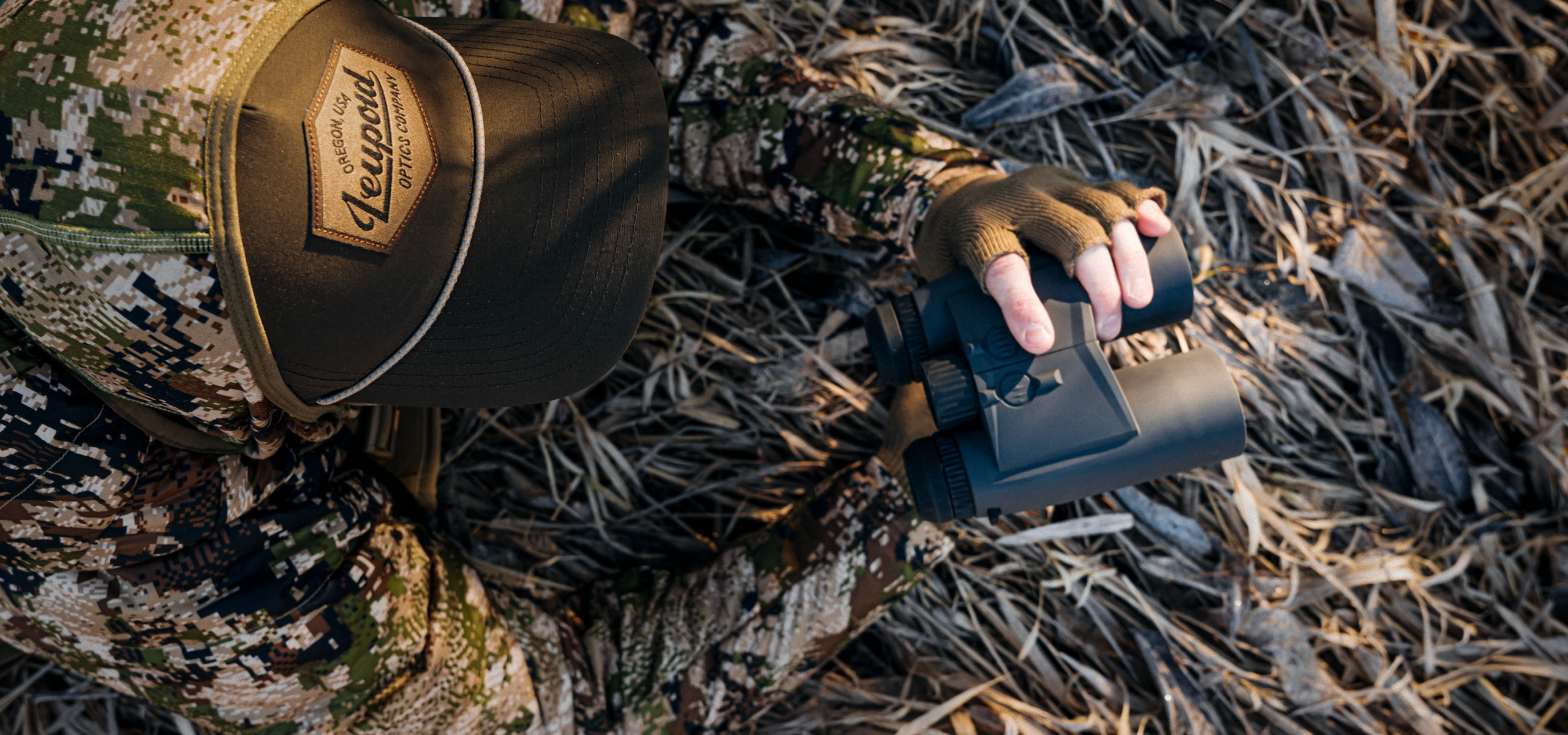 man on hill looking through leupold sx-4 pro guide hd gen 2 spotting scope on tripod