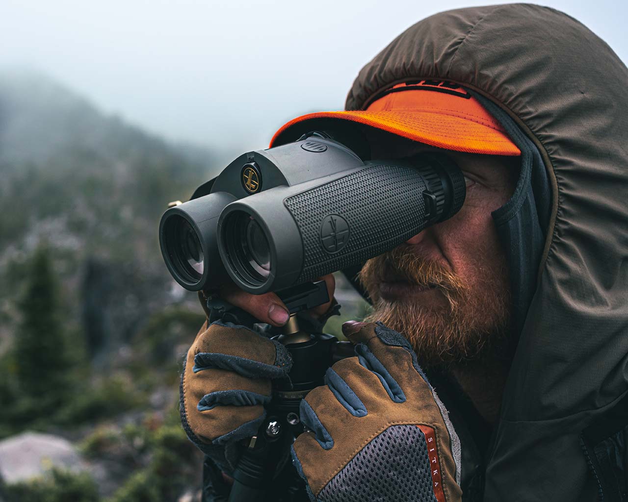 Image of a hunter looking through a Leupold RX-1400i TBR/W Gen 2 Rangefinder